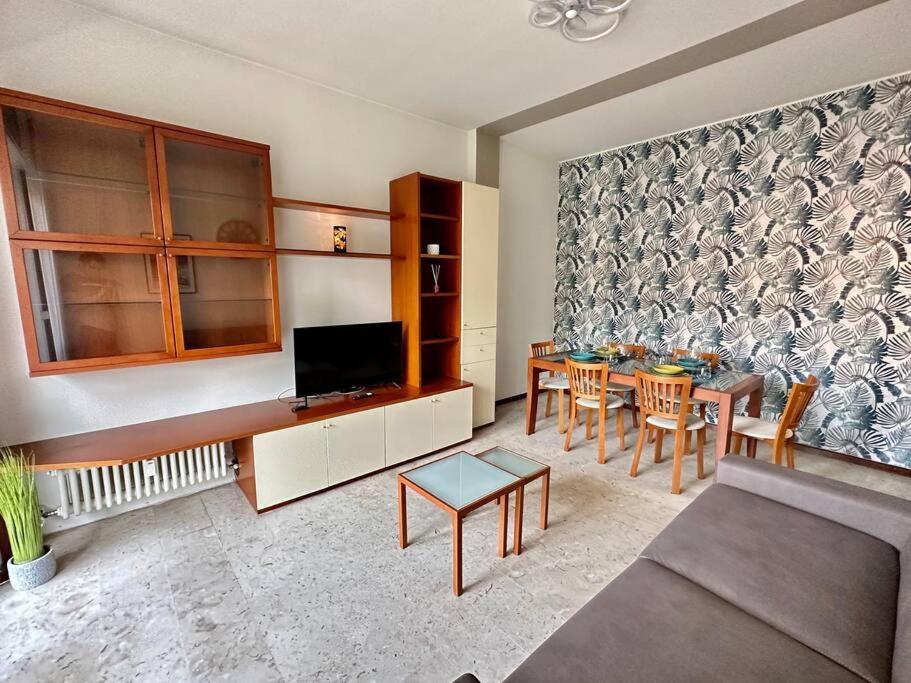 Low Cost Holiday An Business House And Free Park By Revenue House Комо Экстерьер фото